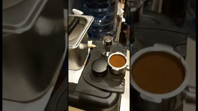 Making mochachino with Delonghi Stilosa EC230 bk смотреть онлайн