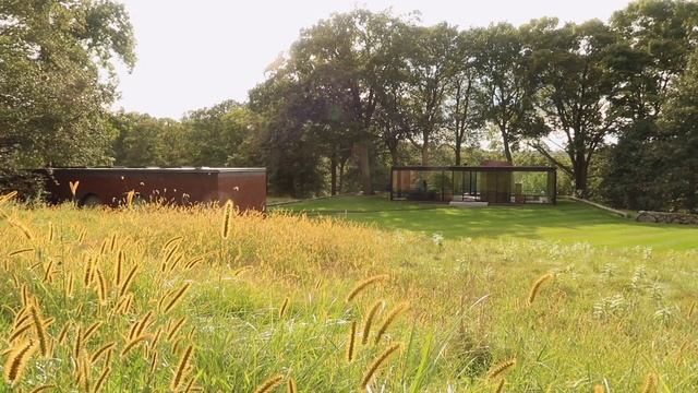 The Glass House - a Masterpiece by Philip Johnson (1949) (One Minute Architecture) смотреть онлайн
