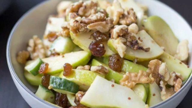 САЛАТ ИЗ ГРУШ С ОРЕХАМИ. смотреть онлайн