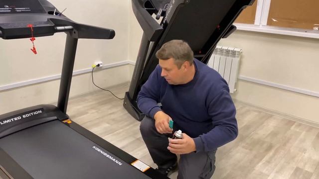 КАК СМАЗАТЬ БЕГОВУЮ ДОРОЖКУ И КАК ОТРЕГУЛИРОВАТЬ БЕГОВОЕ ПОЛОТНО? | ОБСЛУЖИВАНИЕ БЕГОВОЙ ДОРОЖКИ смотреть онлайн