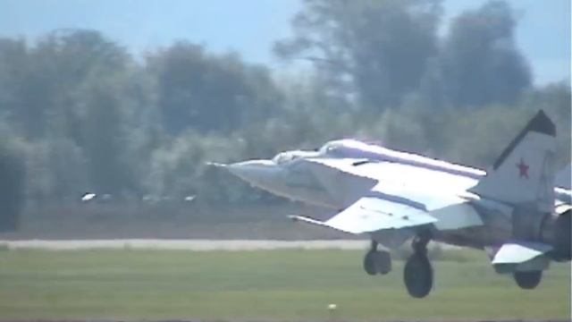 МиГ-25 МАКС 2003 смотреть онлайн