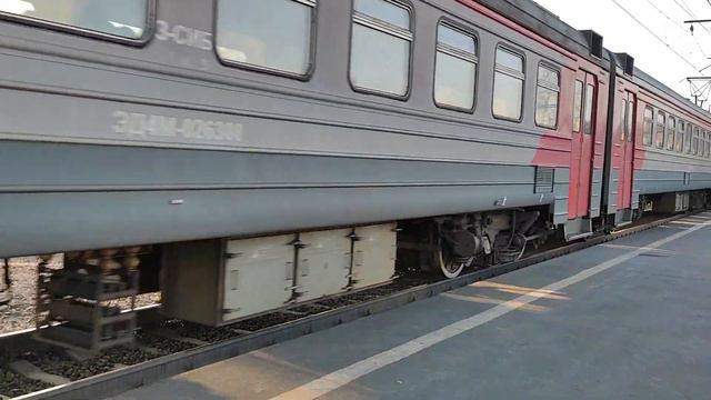 Электропоезд ЭД4М-0263 отправляется с о.п. Совхоз Бердский смотреть онлайн