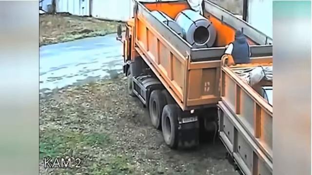 Невероятная Разгрузка Самосвала!! ЗАЧЕМ?? Incredible Unloading Of The Truck!! WHY?? смотреть онлайн