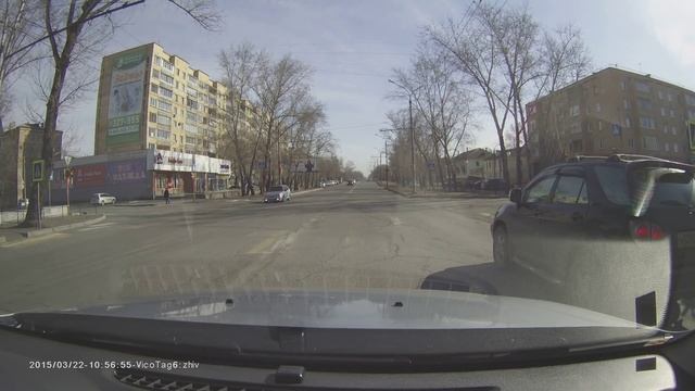 2015.03.22 Абакан. ПДД. Зачем ждать разрешающий сигнал светофора ВАЗ 2114 смотреть онлайн