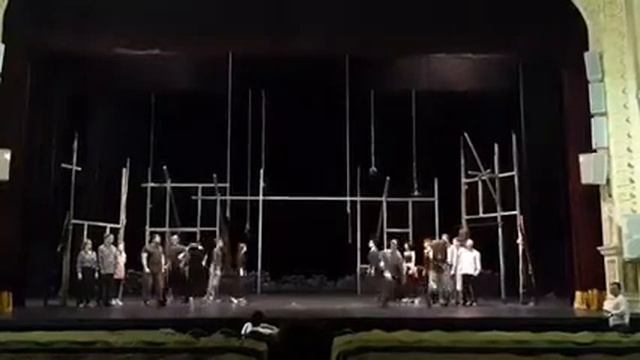 Много людей смотреть онлайн