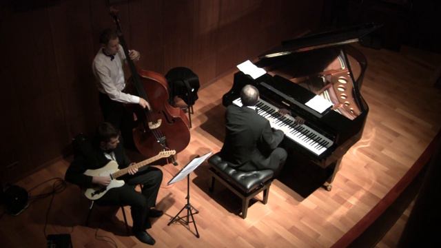 Спят усталые игрушки Муз. Аркадия Отровского (Gregory Fine Trio) смотреть онлайн