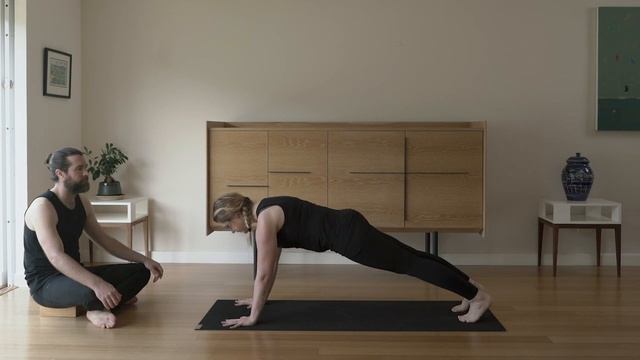 Learn how to Chaturanga in the safety and comfort of your own home. смотреть онлайн