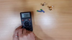 Проверка батарейки АА, ААА с помощью тестера