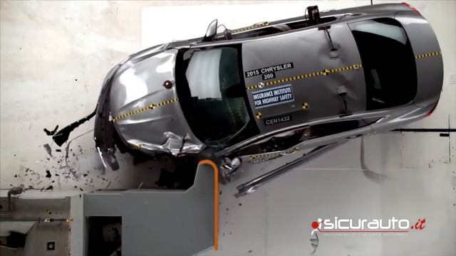 Chrysler 200 - IIHS Small Overlap Crash Test смотреть онлайн