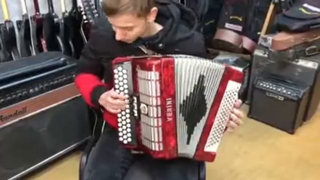 Игра на Итальянском баяне Verini Made In Italy Салон гитар Маэстро №2
