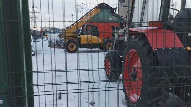 Трактора различных фирм, марок и моделей продаются зимой 2023 года в Дзержинском районе Волгограда смотреть онлайн