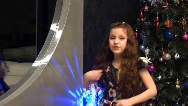 Алиссия Блисс (7 лет) читает произведение «Зимний вечер» А. С. Пушкина смотреть онлайн