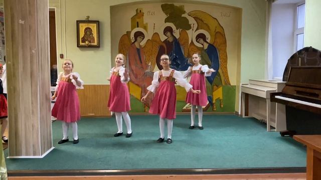 Шуточный танец «Мамины помощники» смотреть онлайн