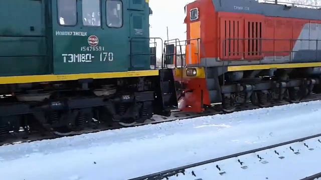 ТЭМ18Д-170, ТЭМ18ДМ-228 и ТЭМ18Д-213 следуют резервом смотреть онлайн