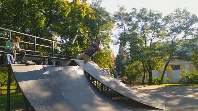 Игра в Scoot Трюки на самокате