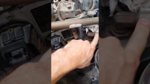 Масло под сбросом воздуха, неисправность компрессора Mercedes Atego.