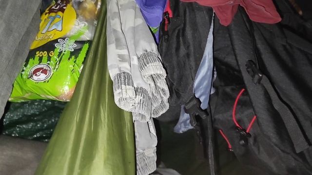 "Одна в лесу. Живу в избушке два дня. Ночной гость ?. 2 часть.// смотреть онлайн
