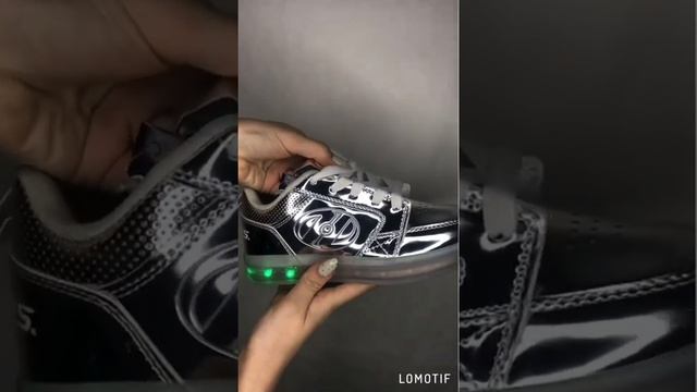 Светящиеся кроссовки с роликом Heelys смотреть онлайн