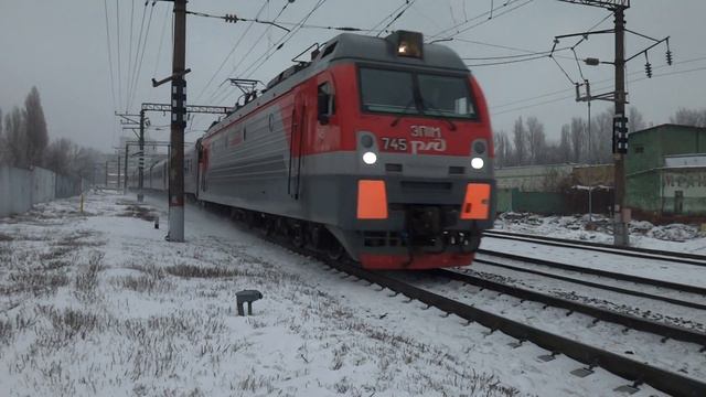 Приветливый ЭП1М 745 с первым рейсом поезда №216 Саратов — Ростов смотреть онлайн