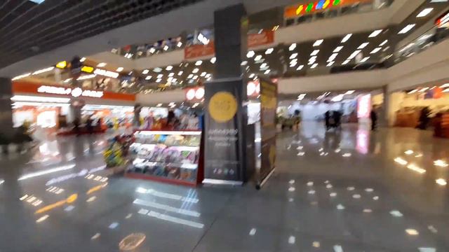 Сильный ветер / С Гванцей по магазинам за продуктами / Не хватило обоев,иду снова в Хуалинг Плаза . смотреть онлайн