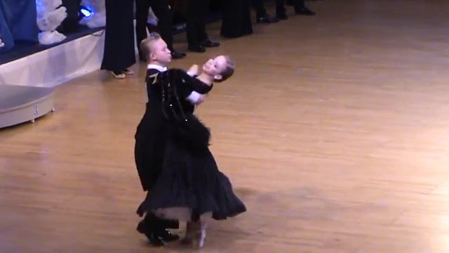 Зимняя Звезда 2017 Юниоры - 1 1/2 Венский Вальс Котов Александр - Лукьянова Ярослава смотреть онлайн
