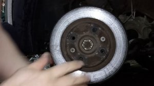 Как заменить тормозные диски передних колёс. Рено Сандеро.