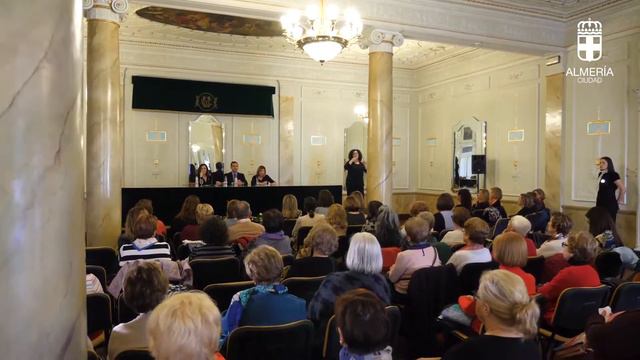 Conferencia de la profesora universitaria y escritora Edurne Uriarte sobre el feminismo смотреть онлайн