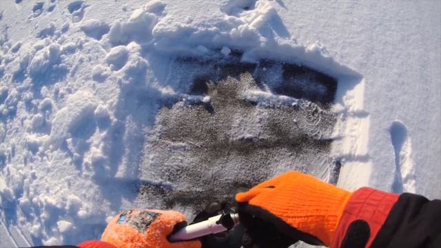 Измерение глубины на зимней рыбалке - Глубиномер Практик смотреть онлайн