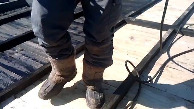 Пропитка чернового пола краской из пульверизатора - компания "Артель" - Тула смотреть онлайн