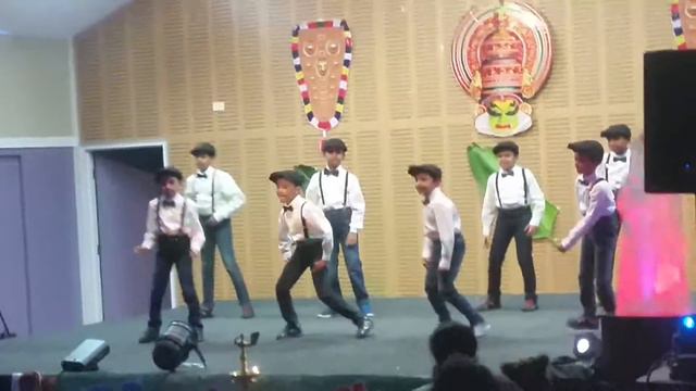 Oru vadakam selfie song onam group dance boys смотреть онлайн