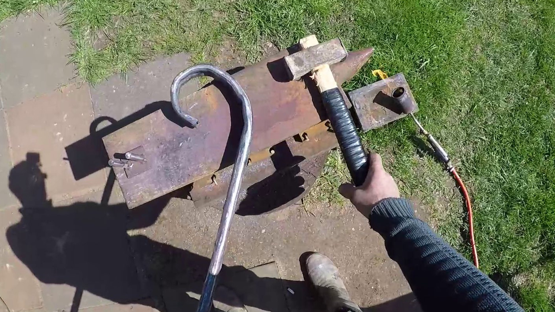 Что можно сделать из металлолома? Крутая мебель своими руками смотреть онлайн