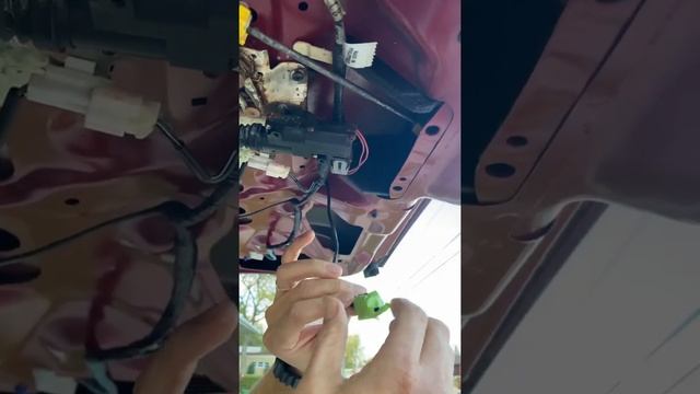 Ford Escape Alarm / Horn Honking randomly - tailgate issue fixed смотреть онлайн