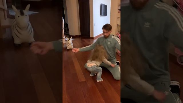 Танец Майи и папы «казанова» смотреть онлайн