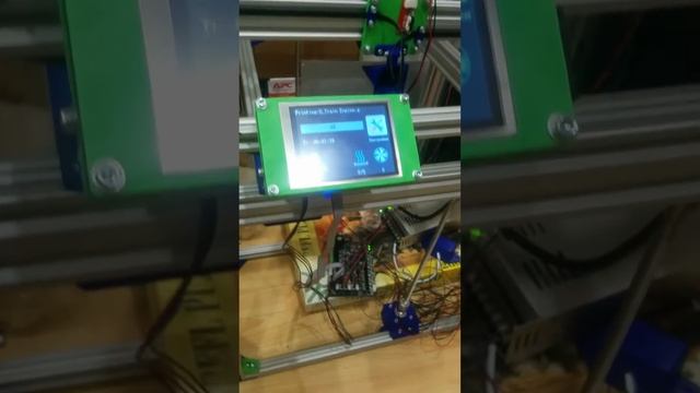 Прикрепил дисплей и двигатель экструдера