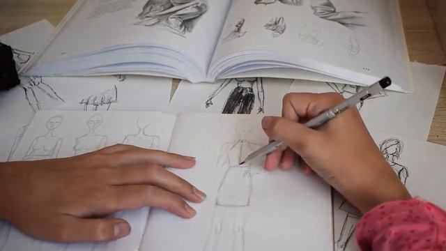 Как нарисовать одежду для эскизы моделей ? смотреть онлайн