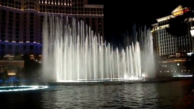 Танцующий фонтан Bellagio (Лас Вегас)-2.MPG смотреть онлайн