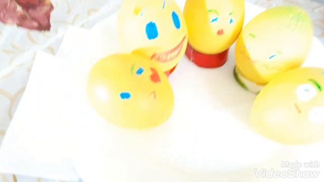 Как покрасить яйца на Пасху восковыми карандашами. Мастер класс.