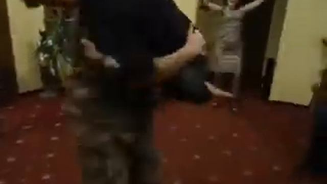 Пъяный танец в маске смотреть онлайн