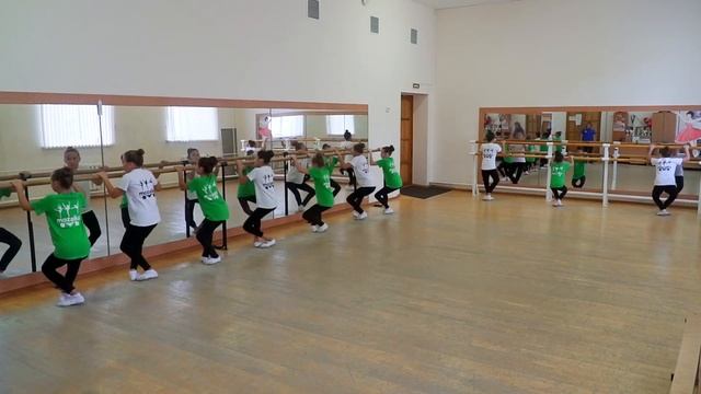 Открытый урок по "Классическому танцу" в 4 классе хореографии преподавателя Булыгиной Э.А. смотреть онлайн