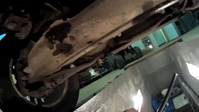 Паджеро 4. Установка защиты картера двигателя. Нарезка новой резьбы. смотреть онлайн