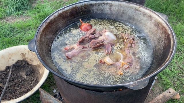 ЕТ АСУ БЕШБАРМАК В КАЗАНЕ НА КОСТРЕ #cooking #бешбармақ #еда #кулинария #cook #reels #казахста смотреть онлайн