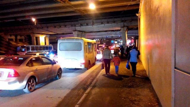 19 ноя 2014 Ростов, пробки из-за перевернутой фуры смотреть онлайн