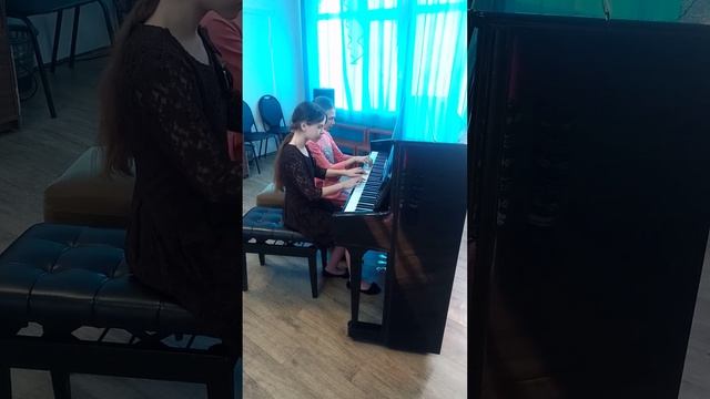 Нянина сказка, Пётр Ильич Чайковский. Исполняют: Полина Нестерова и Анастасия Воронова смотреть онлайн