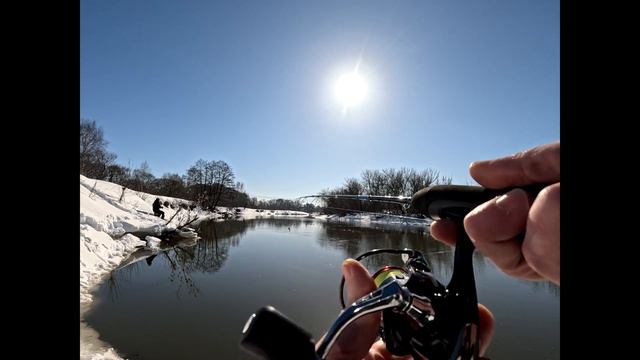 Наноджиг охота за Окунем! Рыбалка на реке весной открытие сезона 2024 смотреть онлайн