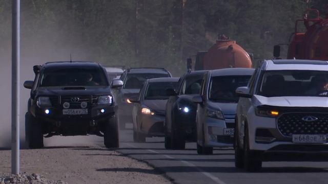 Несмотря на реконструкцию кольца, пробки на въезде в Смоленку не прекратились смотреть онлайн