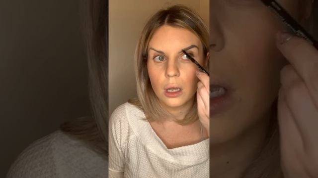 EASY - FAST - AIRBRUSHED. You are crazy not to try the Younique Spray Foundation! смотреть онлайн