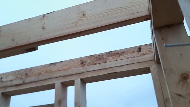 Из чего состоит силовой каркас одноэтажного дома в стиле хай тек с плоской кровлей