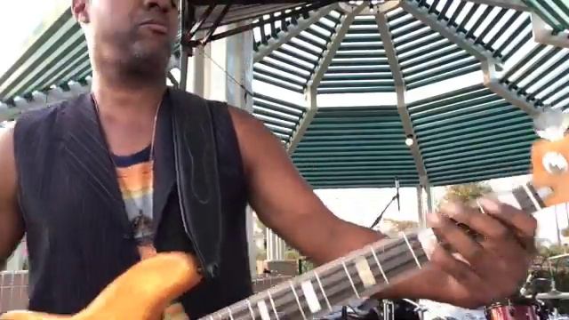 Poppin & Slappin On My 1978 fender Jazz Bass смотреть онлайн