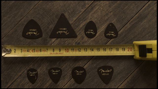 Fender Classic Celluloid Picks Shapes Medley смотреть онлайн