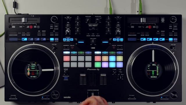 IT HAS MOTORIZED JOG WHEELS! [Pioneer DJ DDJ-REV7 Review & Guide] смотреть онлайн